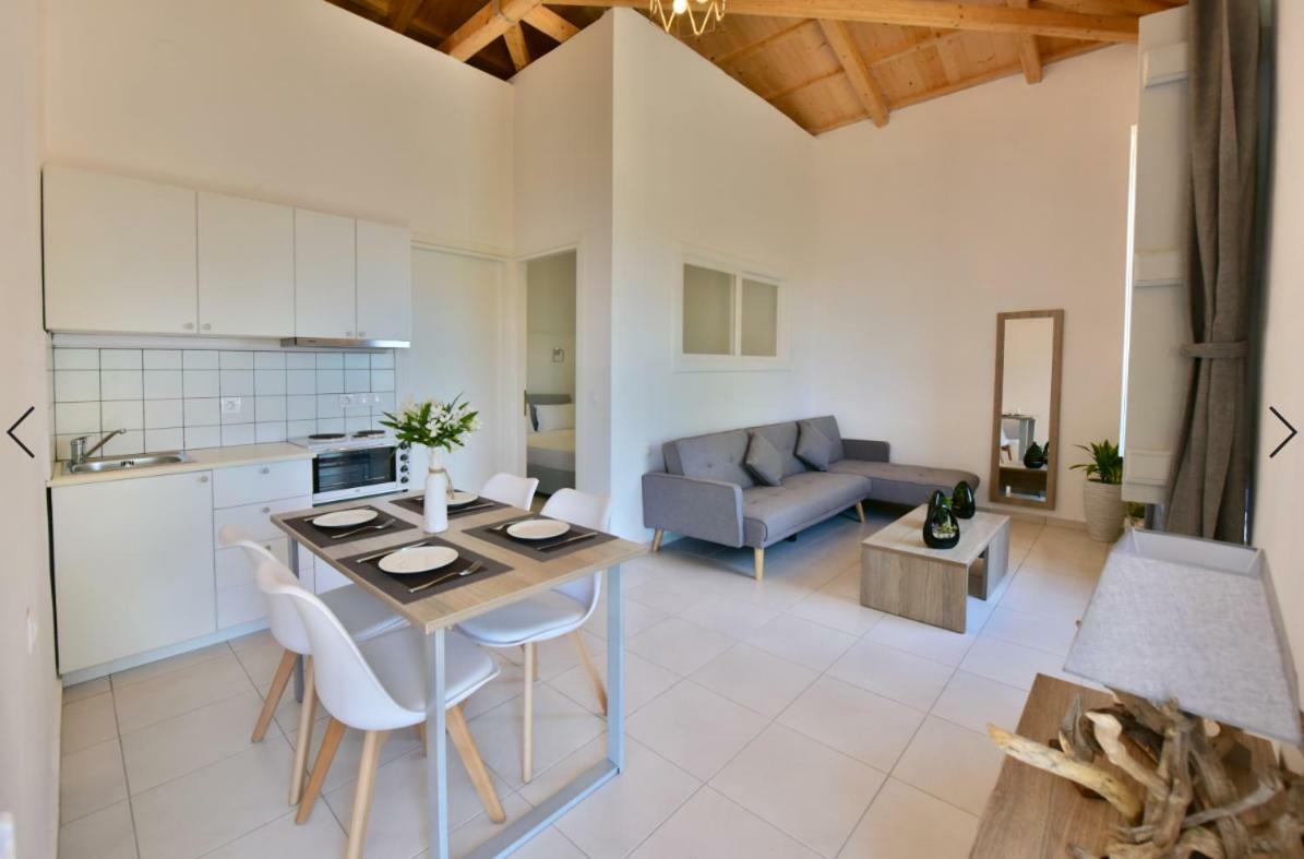 Douskos Beach House Apartment Хидра Екстериор снимка